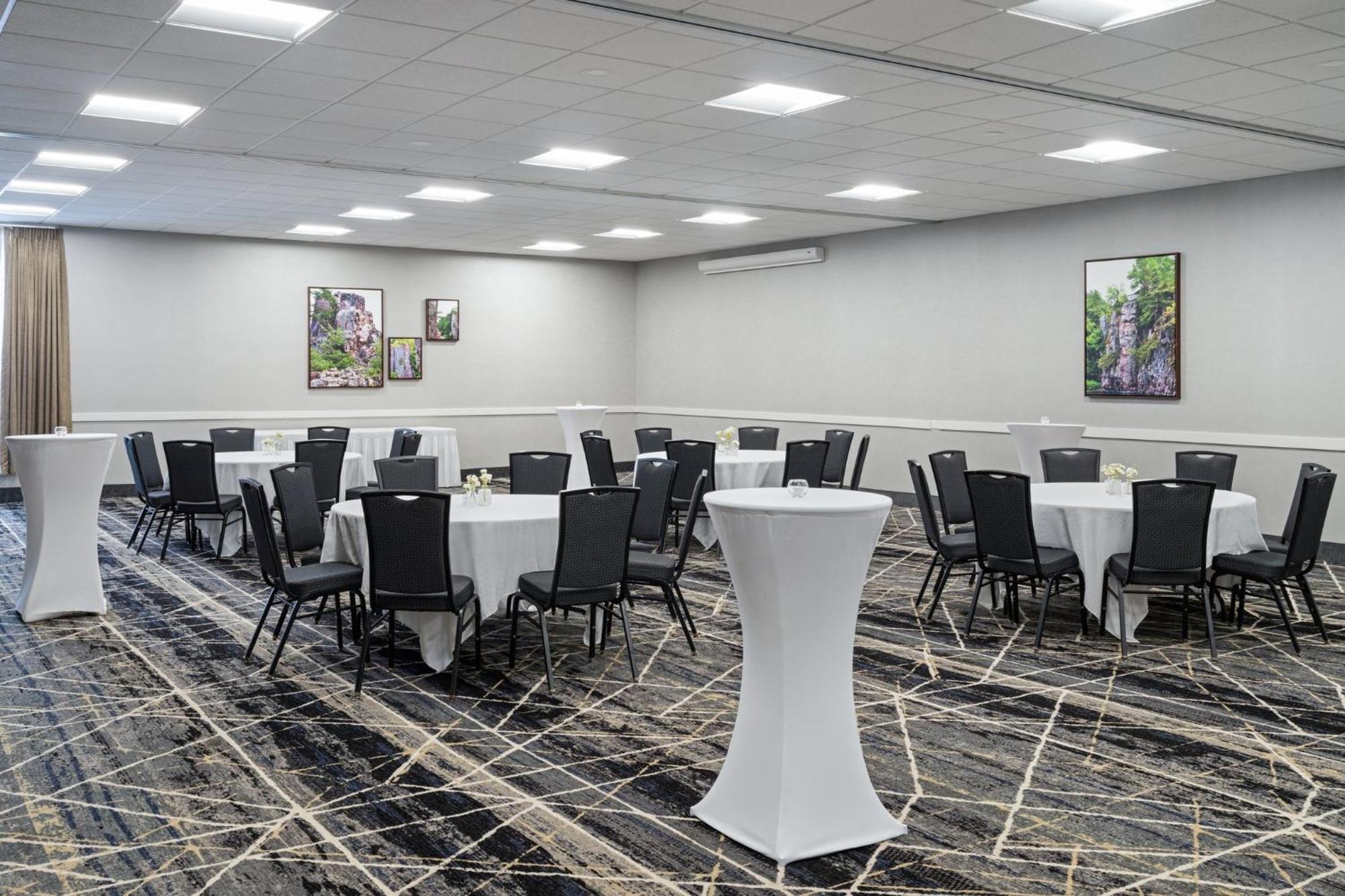 Holiday Inn Sioux Falls-City Center By Ihg Esterno foto